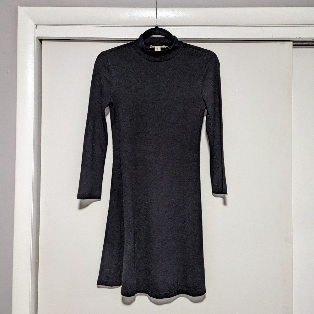 4/$16 ❇️ Forever 21 Black Ribbed Mockneck Mini Dress